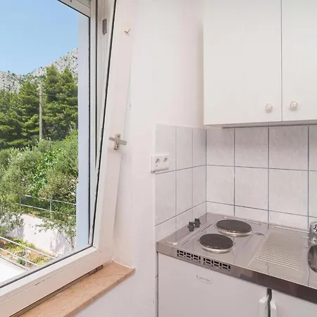 8 Bedroom Stunning In Holiday home Omis