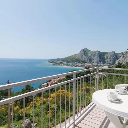 8 Bedroom Stunning In Holiday home Omis
