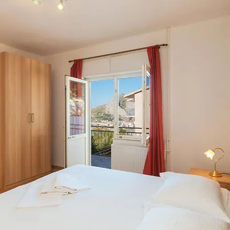 8 Bedroom Stunning In Omis