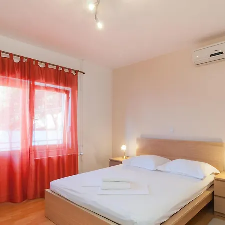 8 Bedroom Stunning In Holiday home *