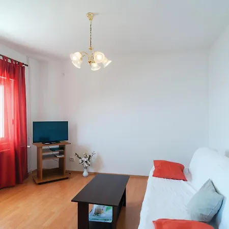 Holiday home 8 Bedroom Stunning In Omis