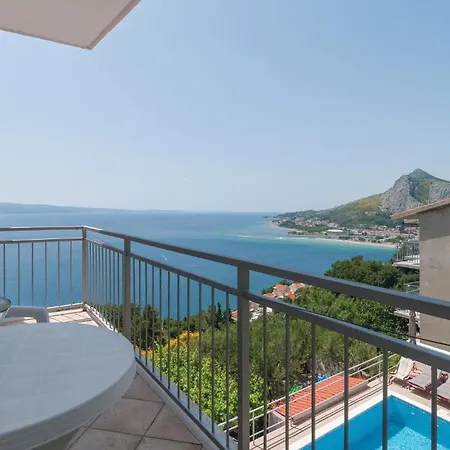 8 Bedroom Stunning In Holiday home *